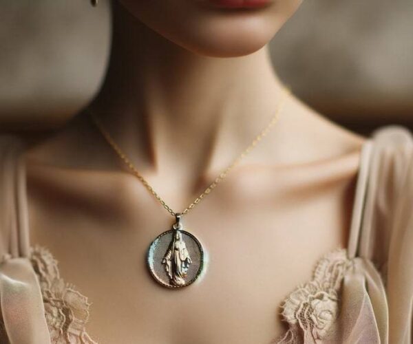 Cadeau spirituel&nbsp;: la médaille de la Vierge Marie, gardienne d&rsquo;amour